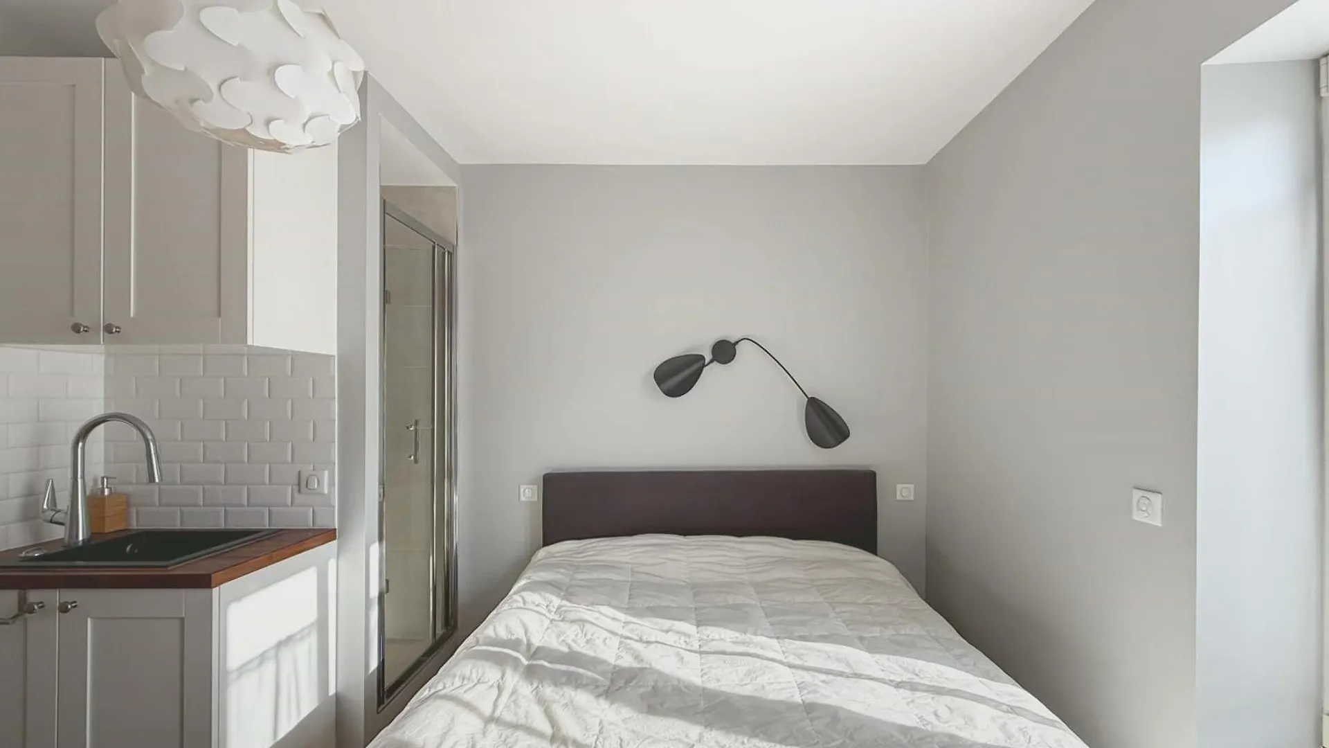 Chabrol - Beautiful Bright And Fully Equipped T1 Apartment Paris