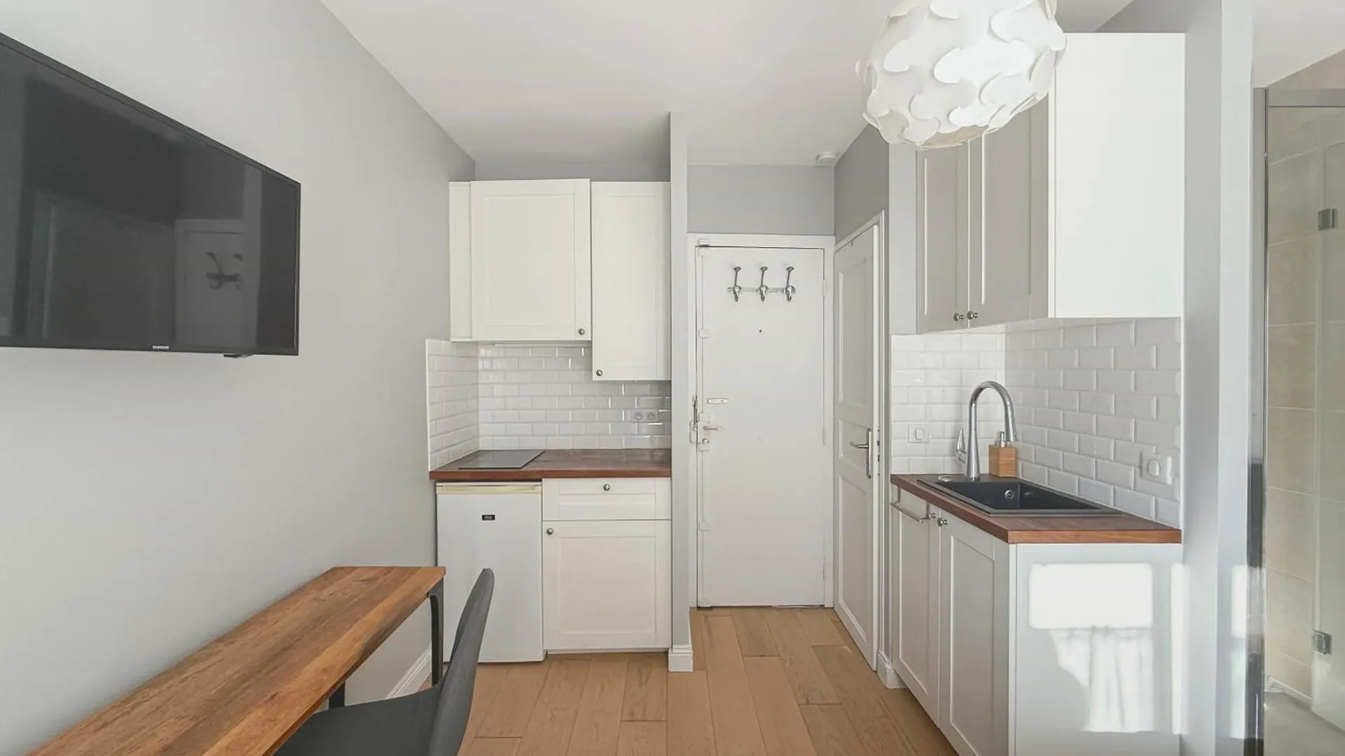 Chabrol - Beautiful Bright And Fully Equipped T1 Apartment Paris